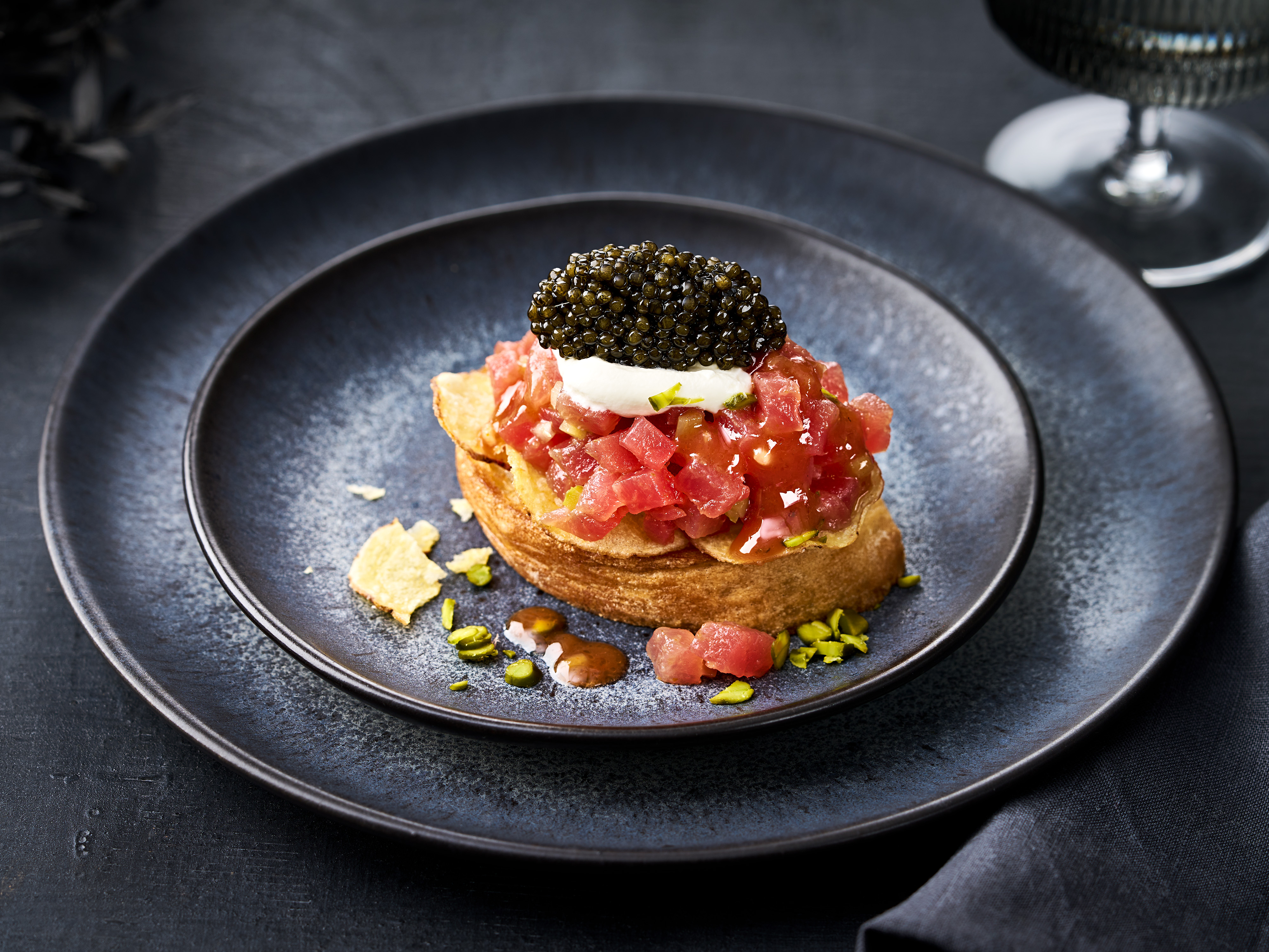 Crunchy Thunfischtatar mit Kaviar