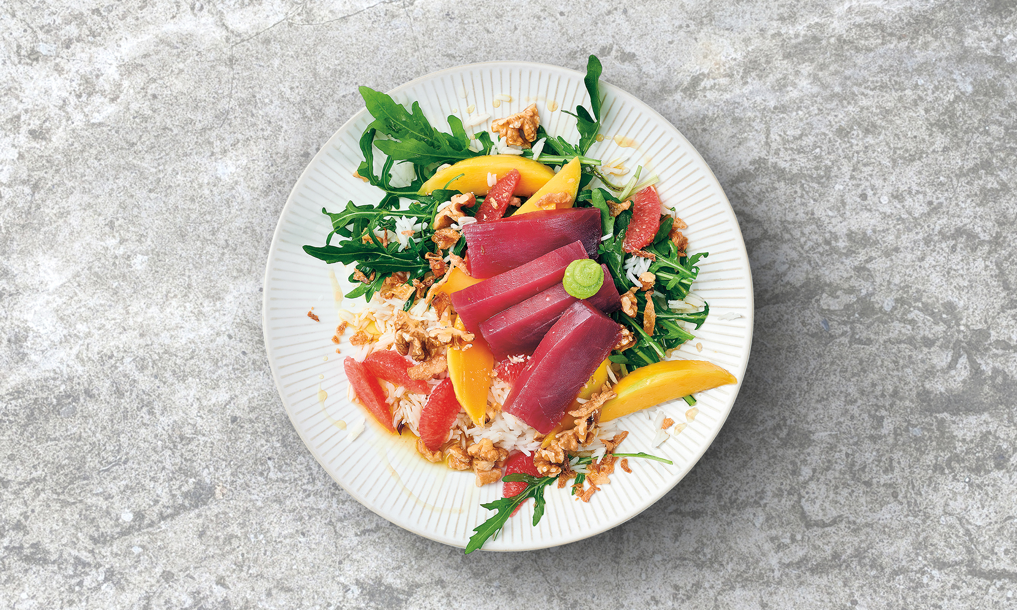 Thunfisch-Sashimi mit Mango-Grapefruit-Salat