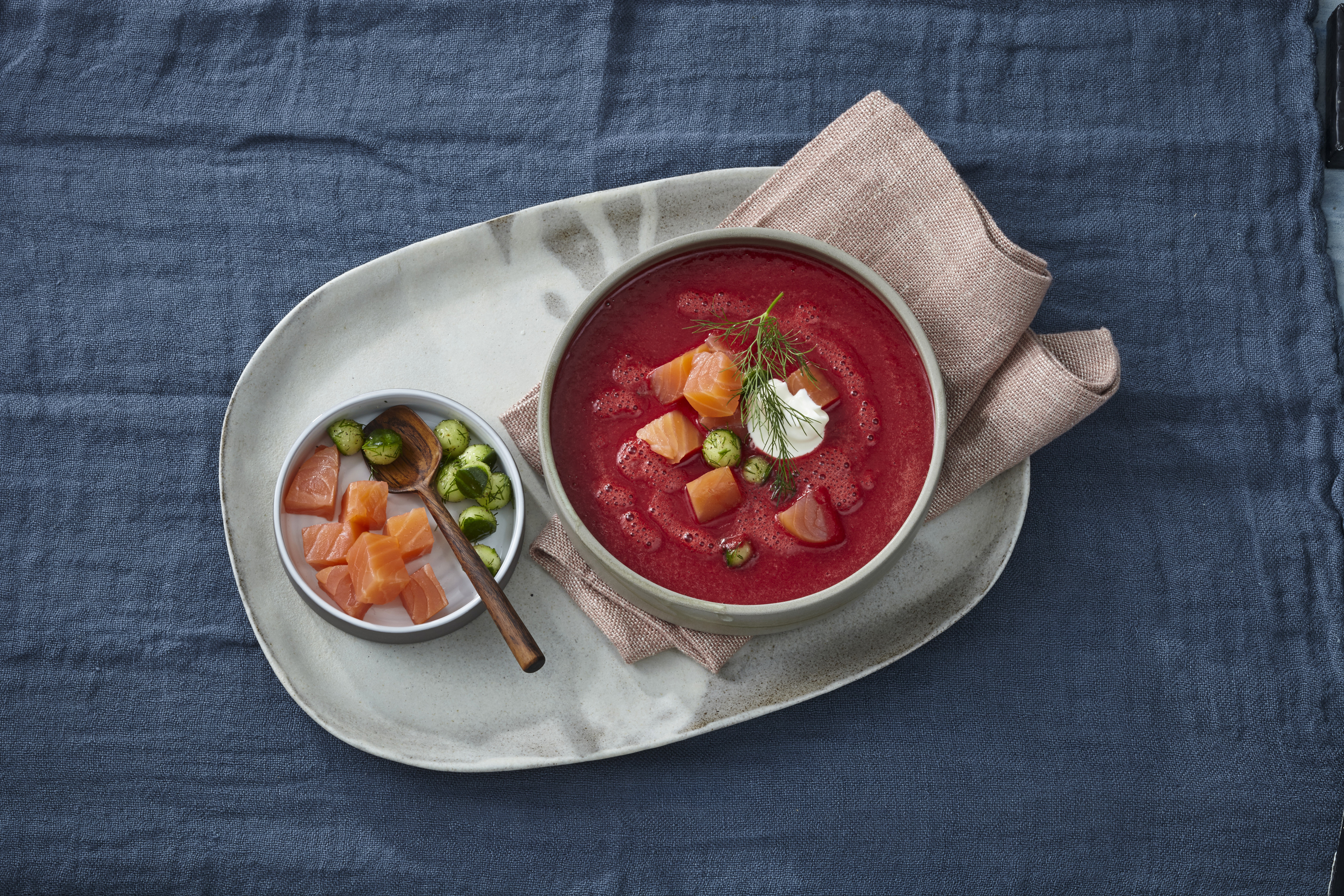 Rezept:  Rote-Bete-Suppe mit Räucherlachs