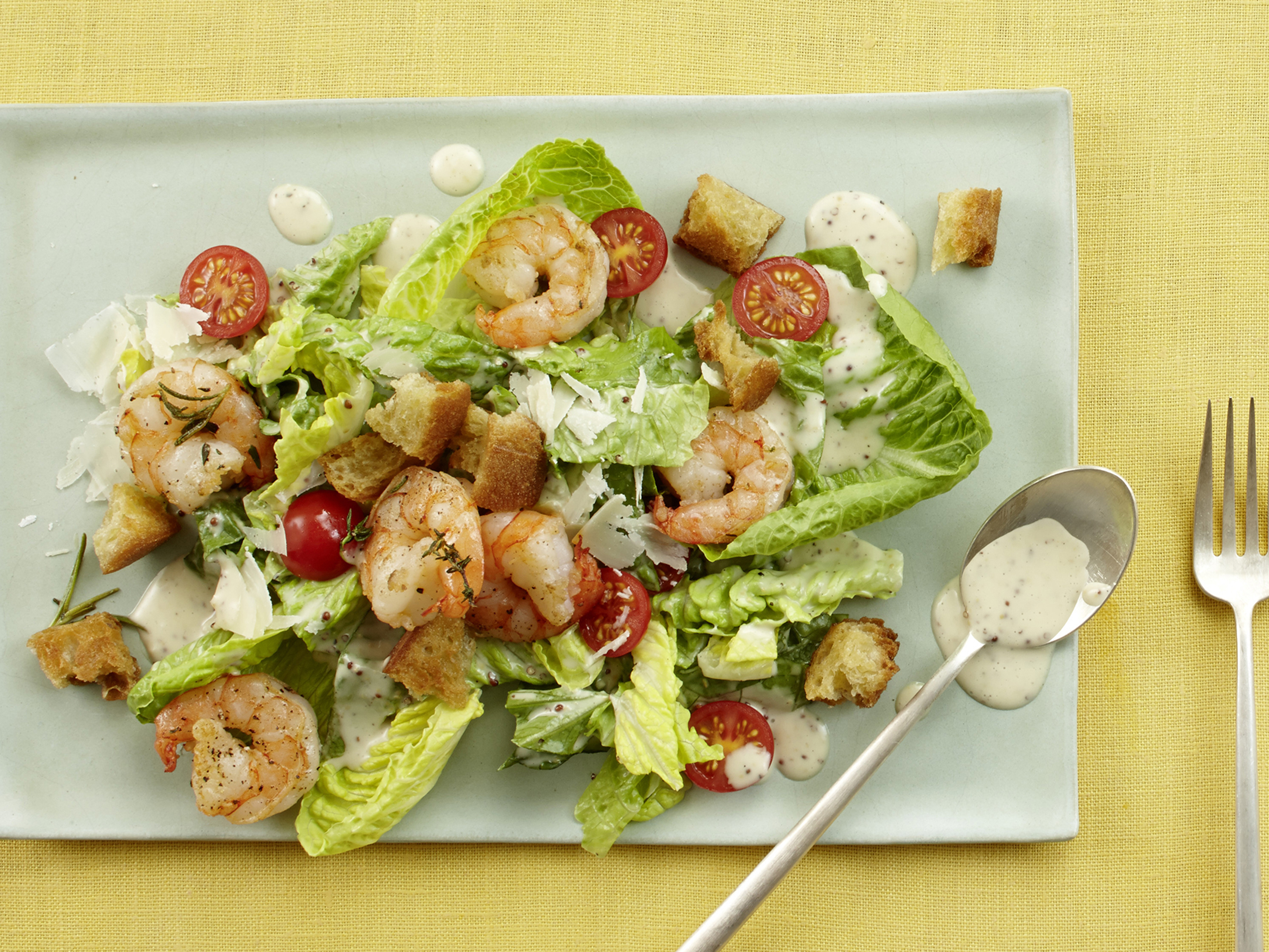Rezept: Caesar Salad mit Garnelen