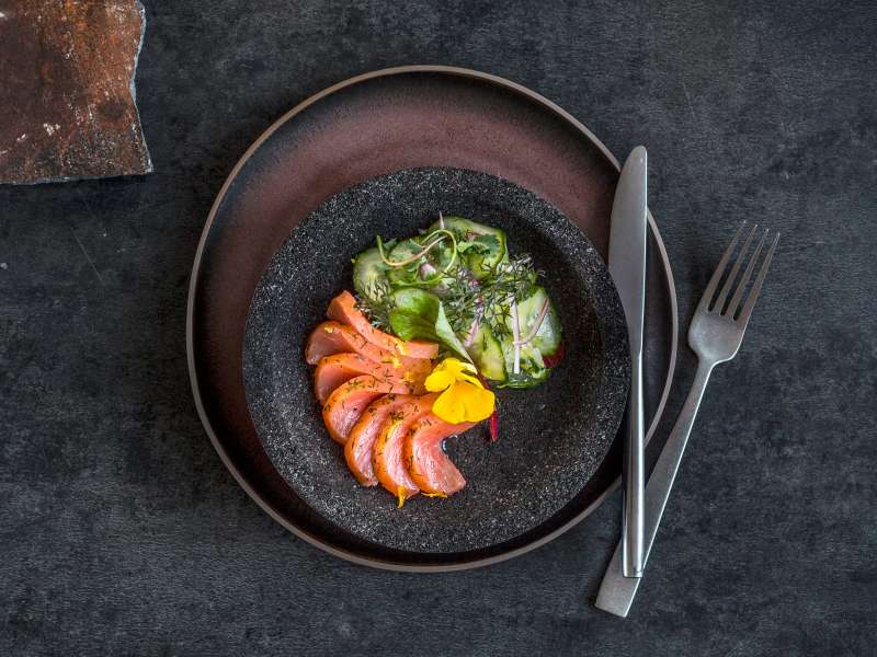 Rezept: Lachs Orange mit Gin-Gurkensalat