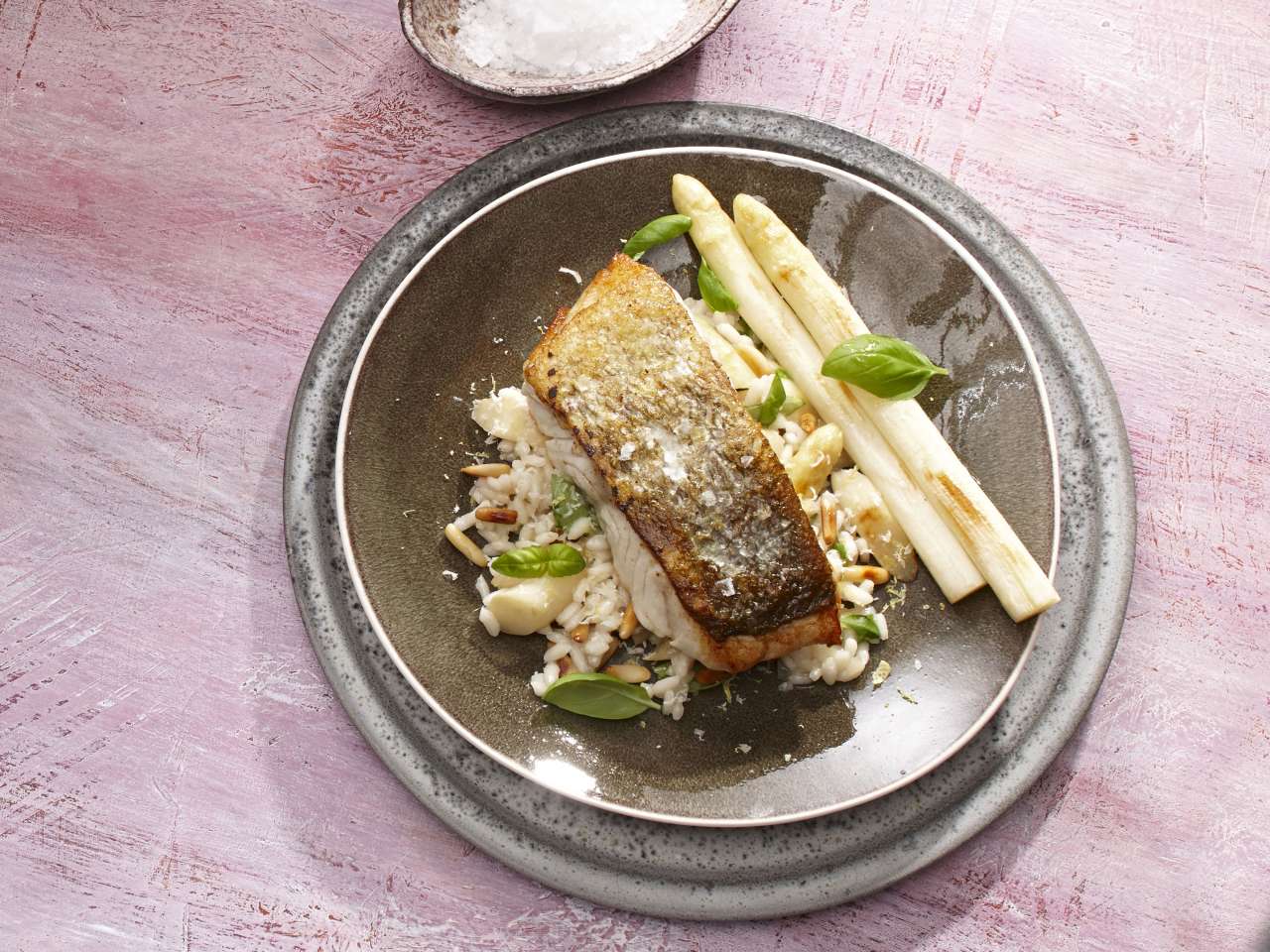 Kabeljaufilet mit Flusskrebsen und pochiertem Ei