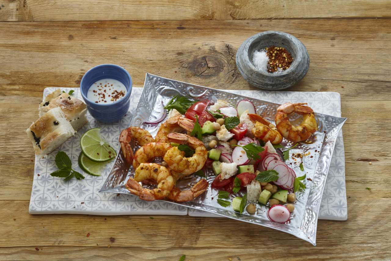 Rezept: Arabischer Brotsalat mit Garnelen