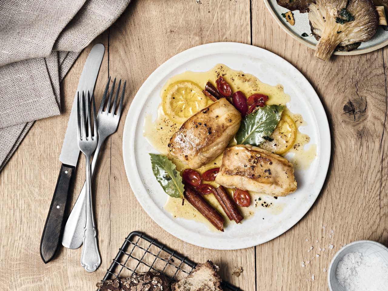 Jakobsmuscheln und Königskrabben mit Beurre blanc an Pastinakenpüree