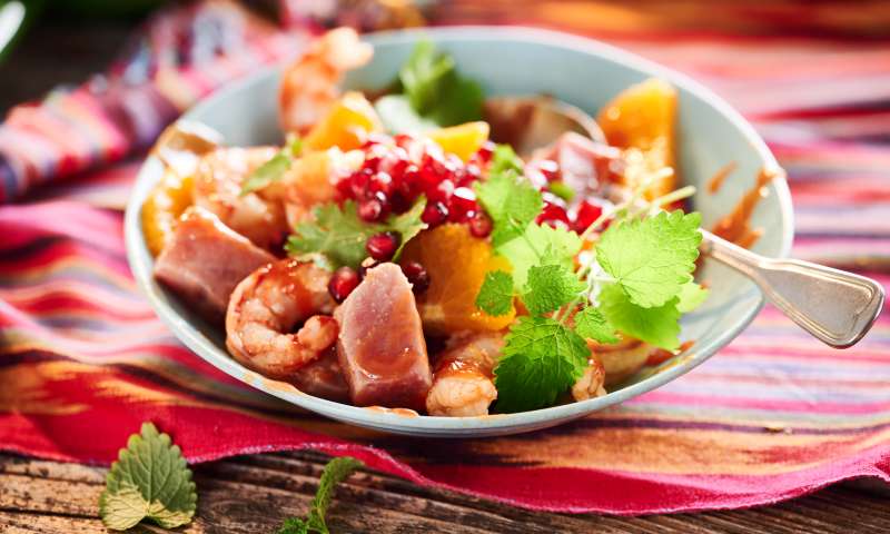 Rezept: Thunfisch-Garnelen-Ceviche mit Orange und Granatapfel